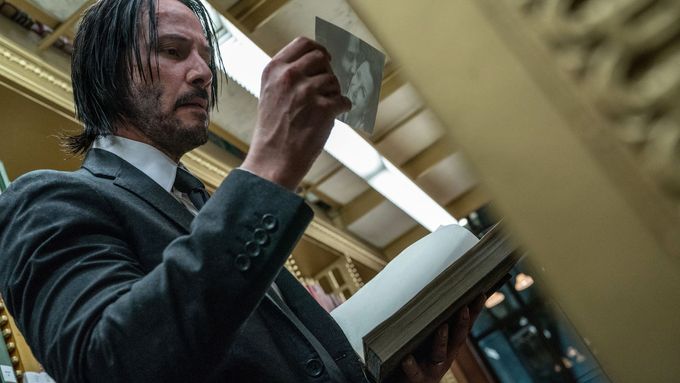 Ve filmu John Wick 3 tvůrci neustále překonávají sami sebe.