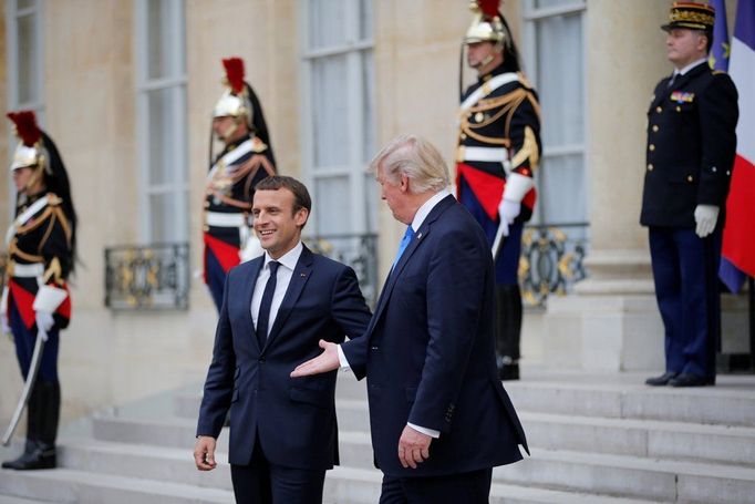 Americký prezident Donald Trump a jeho francouzský protějšek Emmanuel Macron při setkání v Paříži.