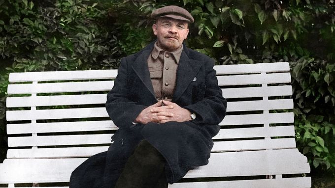 Vladimir Iljič Lenin na nedatovaném snímku. Kolorovaná fotografie