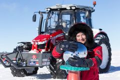 Žena na traktoru dobyla jižní pól. Stačilo jí k tomu 16 dní