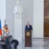 Miloš Zeman oznámil kandidaturu na prezidenta - jeho TK, aktivisté před Hradem