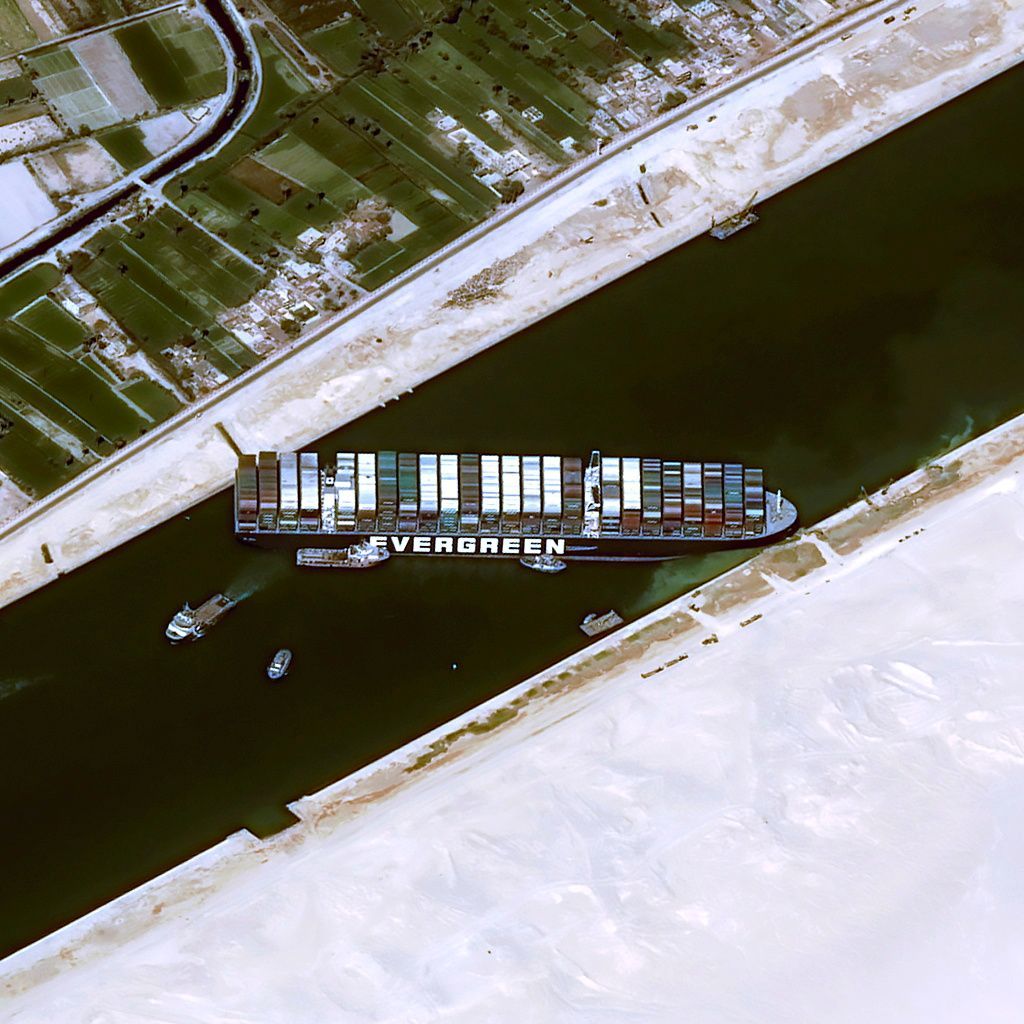 Suezský průplav, loď