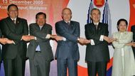 Vladimir Putin na setkání států skupiny ASEAN v prosinci 2005.