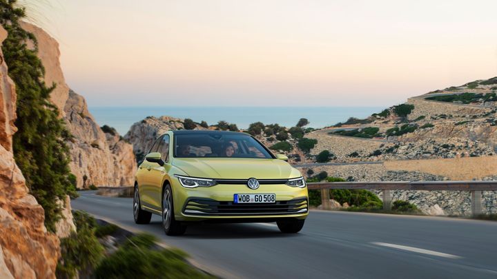 Může se jim rozlomit pedál. Takřka 40 000 zbrusu nových Volkswagenů musí do servisu
