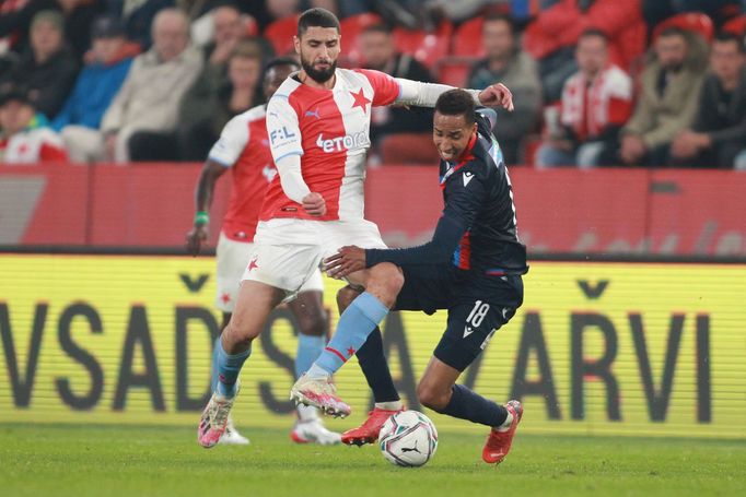 Aiham Ousou a Edison Mosquera v zápase Slavie s Plzní.