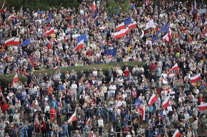 "Pochod milionu srdcí" svolal dva týdny před volbami opoziční vůdce Donald Tusk z liberální Občanské platformy.