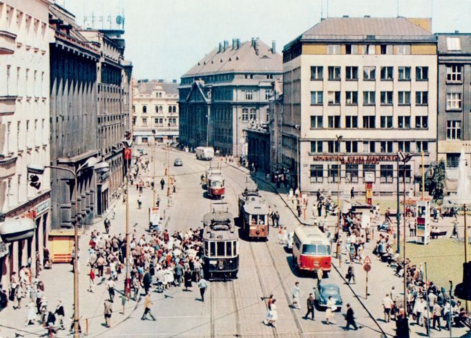 Ukázka z nové knihy Ondřeje Durczaka a Jiřího Siostrzonka "Zrození
metropole. Ostrava ve fotografiích padesátých a šedesátých let 20. století" vydané v prosinci roku 2022