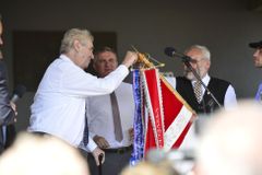 Když Zeman do krajů v době kampaně nevyjede, ušetří si komplikace, tvrdí ředitel kontrolního úřadu