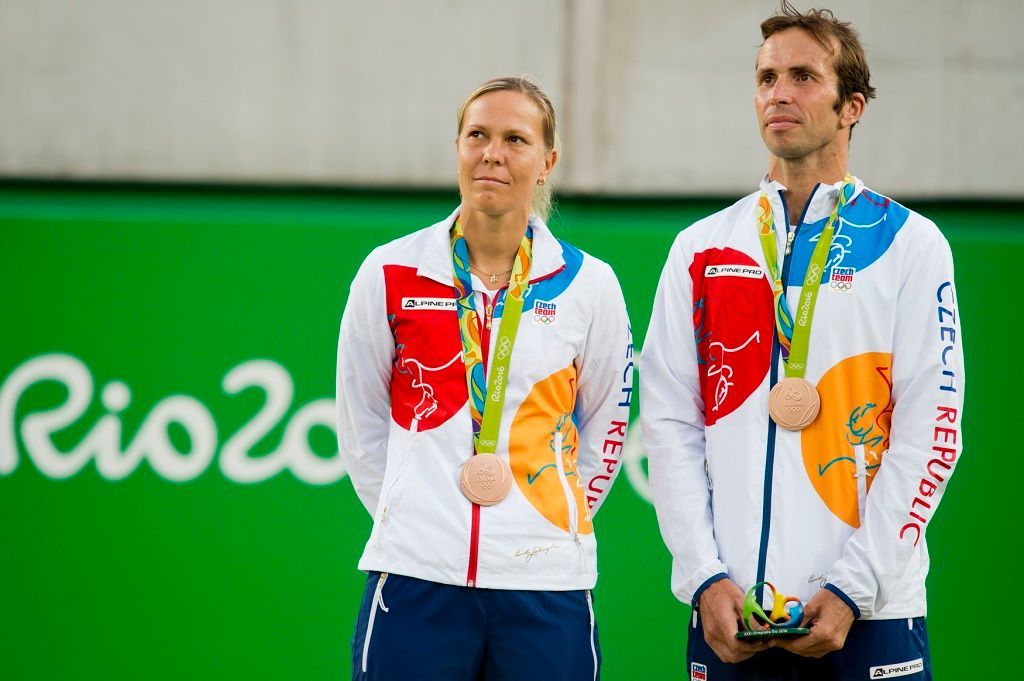 Radek Štěpánek a Lucie Hradecká s olympijskými medailemi