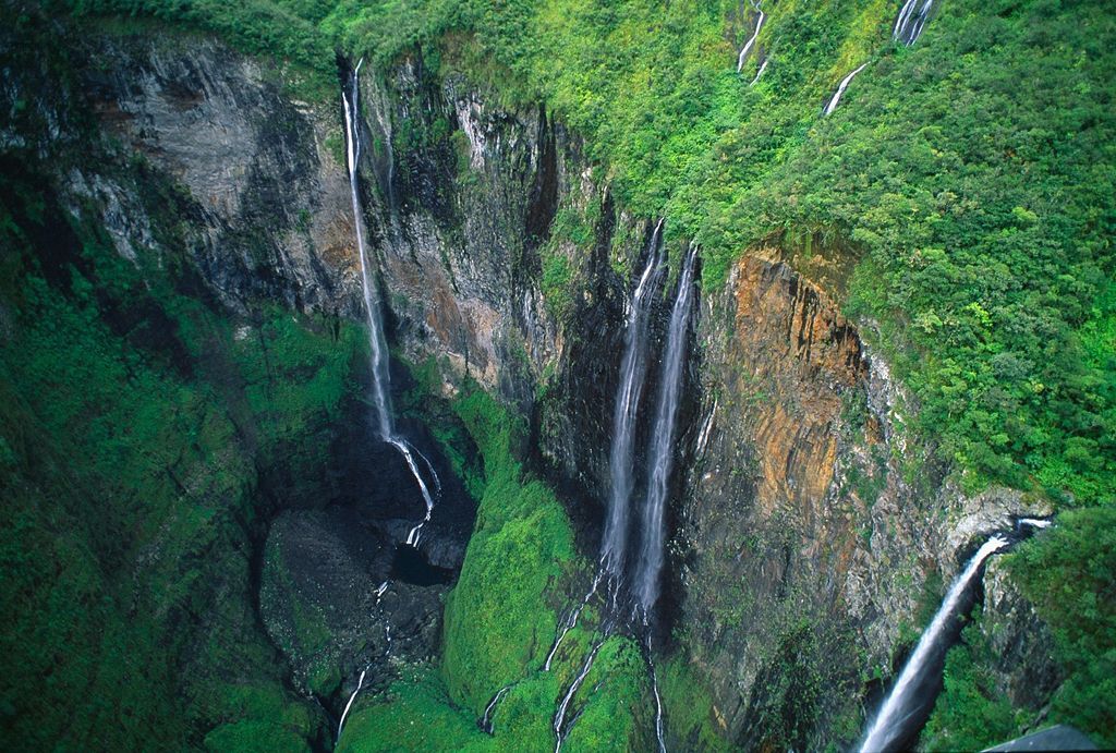 Obrazem: Nejkrásnější vodopády světa / Trou de Fer Falls