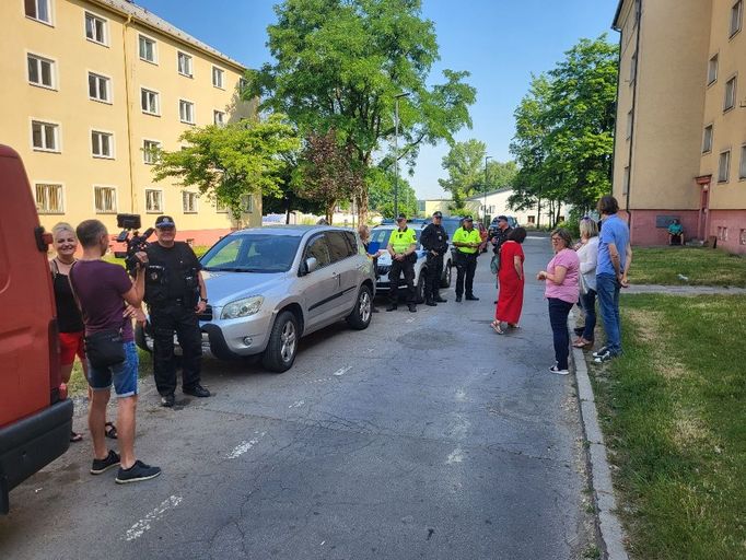 Městská policie v Karviné pomáhá s kontrolou bytů.