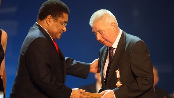 Legendární Eusébio zemřel ve věku 71 let. Projděte si obrazem jeho slavnou kariéru.