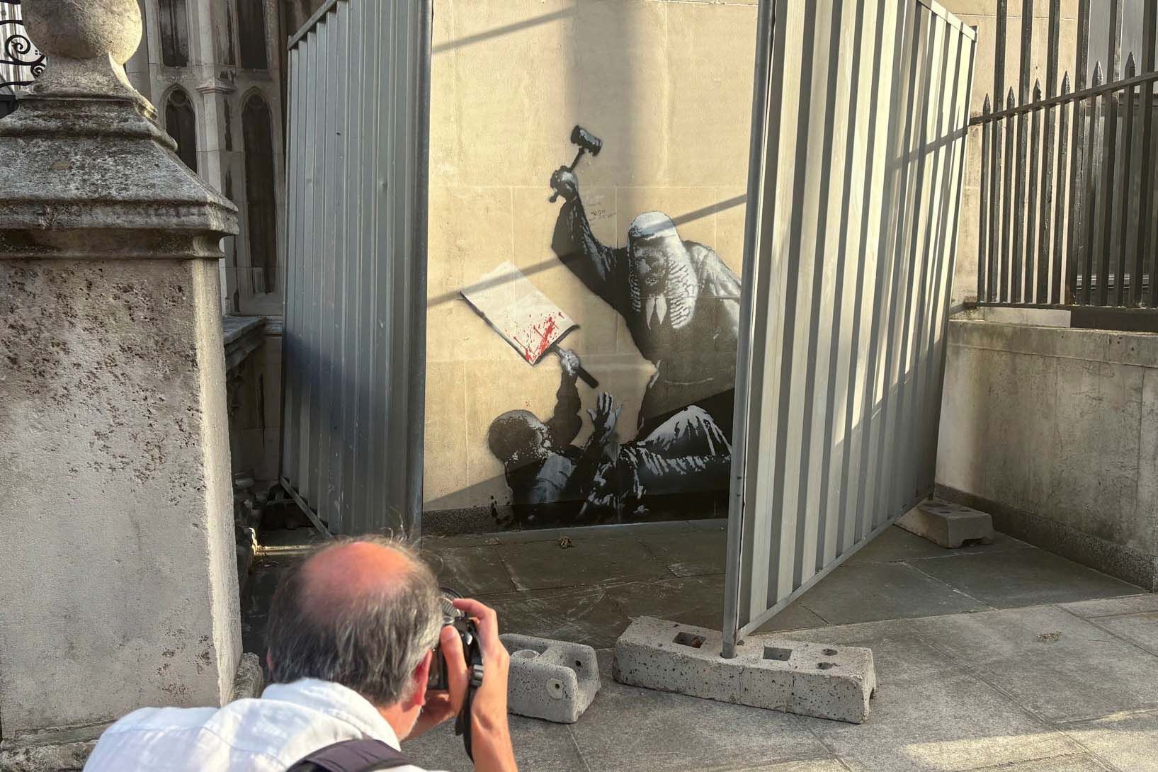 Banksy, Londýn, Velká Británie, Nejvyšší soud, Palestine Action, mural, street art, graffiti