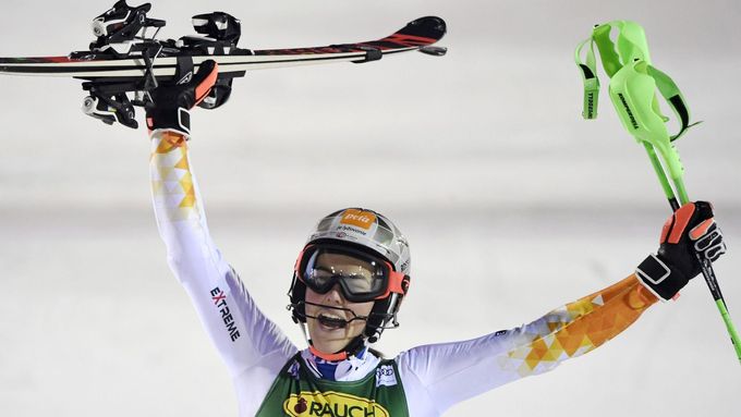 Petra Vlhová slaví vítězství ve slalomu ve finském Levi