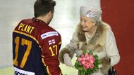 The English Queen was visibly pleased to meet an English athlete.