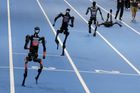 Skynet přichází, v Číně závodili skuteční Terminatoři. Běhali, přišli také o hlavu
