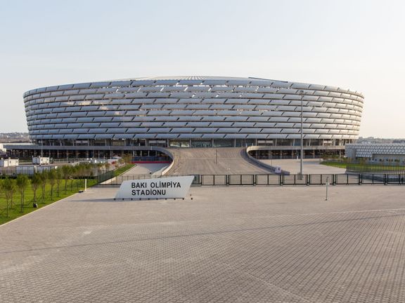 Olympijský stadion v Baku má kapacitu 67 tisíc míst.