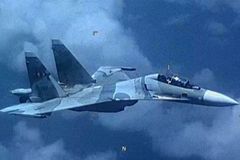Video: Nebezpečný manévr. Venezuelská stíhačka ohrozila náš letoun, tvrdí armáda USA