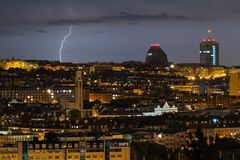 Pršelo, prší, pršet bude, k tomu chladno. A bouřky nejspíš každý den