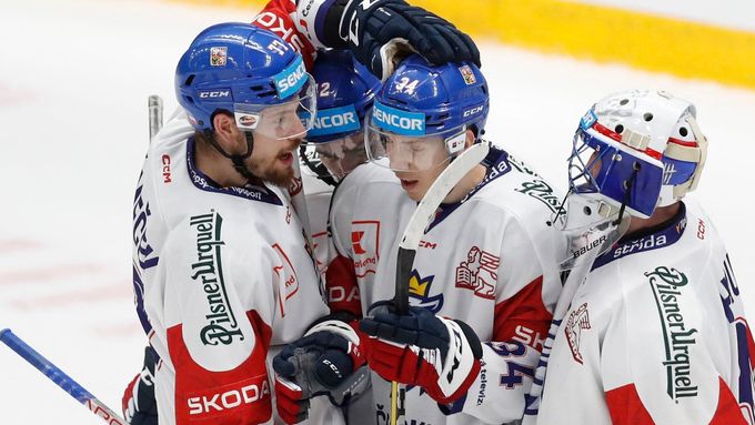 Radost českých hokejistů po vítězství nad Švédskem
