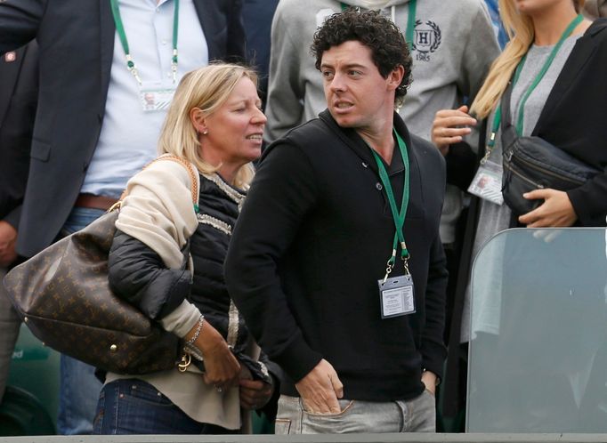 Rory McIlroy ve Wimbledonu na zápase přítelkyně Caroline Wozniacké