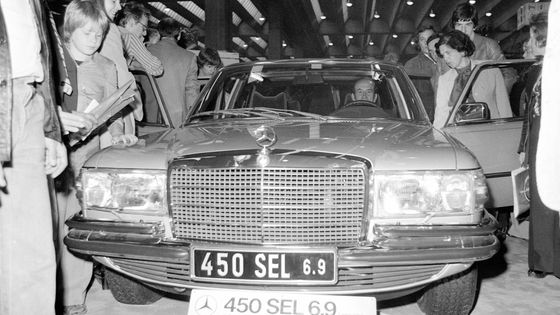 Mohl mít i telefon. Před 50 lety postavil Mercedes sedan, který se vymkl době