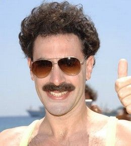Sacha Baron Cohen, představitel reportéra ve filmu Borat.