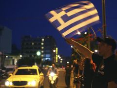 Po volbách Řekové slavili, země se ale díky neústupnosti politiků rychle ocitla ve slepé uličce.