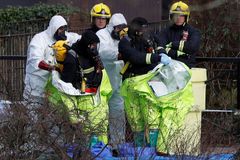 Londýn vyslal skoro 200 vojáků, aby pomohli s vyšetřováním otravy ruského exšpiona