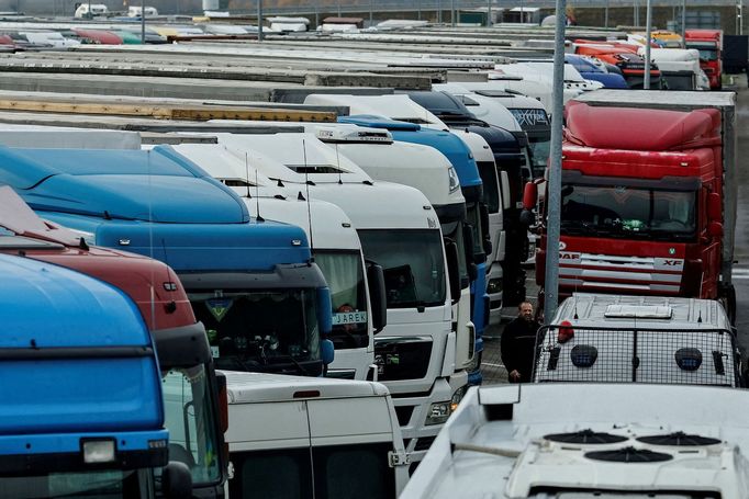 Kamiony čekající na polsko-ukrajinském přechodu Korczowa-Krakovec.