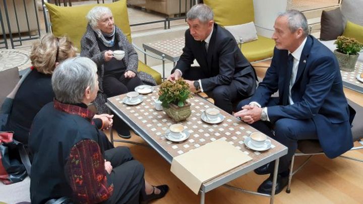 Foto: Putin odhalil pomník, Babiš mluvil s přeživšími. Lídři si připomněli holokaust
