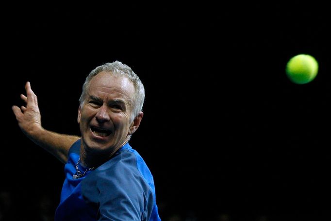 Tenisová exhibice v Hongkongu (John McEnroe)