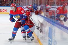 Ruský hokejový útočník Dadonov se vrací na Floridu