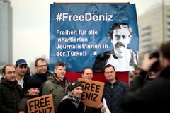 Turecký soud poslal do vazby novináře německého Die Welt, psal kriticky o režimu Erdogana