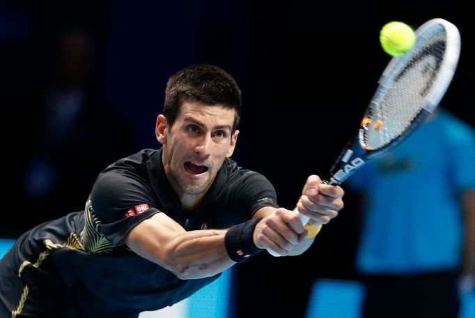 Srbský tenista Novak Djokovič v utkání s Čechem Tomášem Berdychem během Turnaje mistrů 2012.