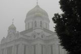 Katedrála Krista Spasitele ve smogu