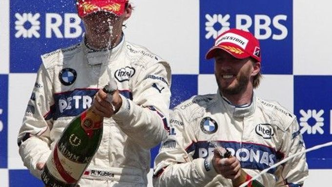 Piloti stáje BMW Sauber v Kanadě mohli slavit: Robert Kubica (vlevo) byl první, senzační double pojistil Nick Heidfeld.