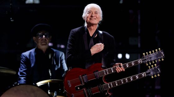 Foto: Noví členové síně slávy. Vystoupili Sheryl Crow, Jimmy Page či Olivia Rodrigo