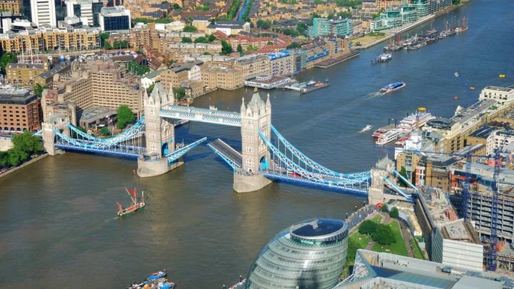 Mohou zůstat i po brexitu. Právo k pobytu v Británii už získal milion lidí z EU