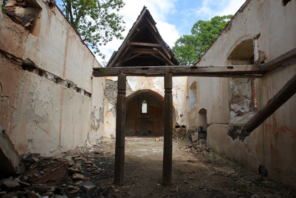 Památné ruiny severočeské.Louchov, okres Chomutov