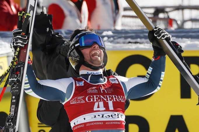 Alpine Skiing - Men's Downhill - Val d'Isere, France - December 13, 2020 Slovenia's Martin CatMartin Čater slaví vítězství ve sjezdu veer celebrates REUTERS/Eric Gaillard