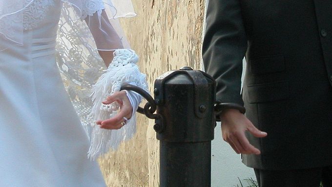 Svatba v Pardubicích: časté zastaveníčko novomanželů oddaných na pardubickém zámku...