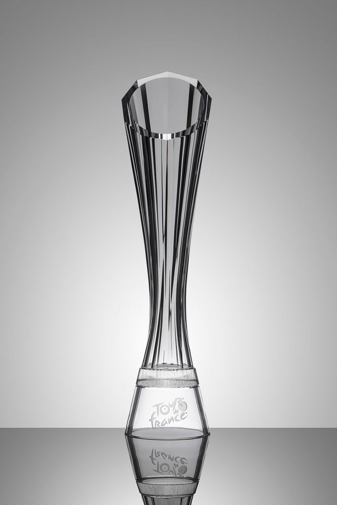 Trofeje pr nejlepší jezdce Tour de France z českých skláren Lasvit
