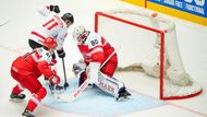Travis Konecny, Frederik Dichow a Jesper Jensen Aabo  ve čtvrtfinále MS 2025 Kanada - Dánsko