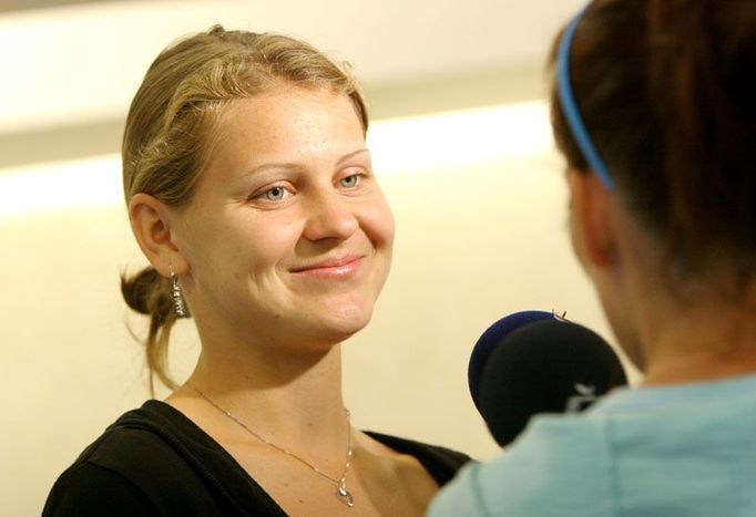 Lucie Šafářová na tiskové konferenci před odletem na Fed Cup do Španělska.