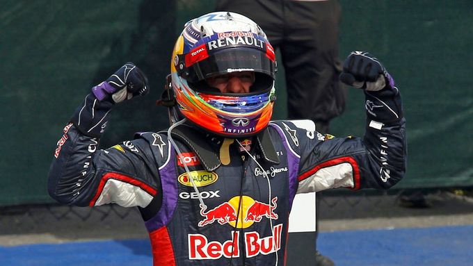 Daniel Ricciardo slaví triumf v Montrealu.