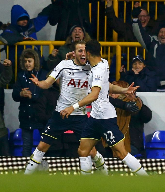 PL, Tottenham - Chelsea: Harry Kane a Nacer Chadliduring slaví gól v síti Chelsea