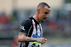 Neuznaný gól v Plzni rozčílil Kladrubského, Slavia hrála v derby s dvanácti muži