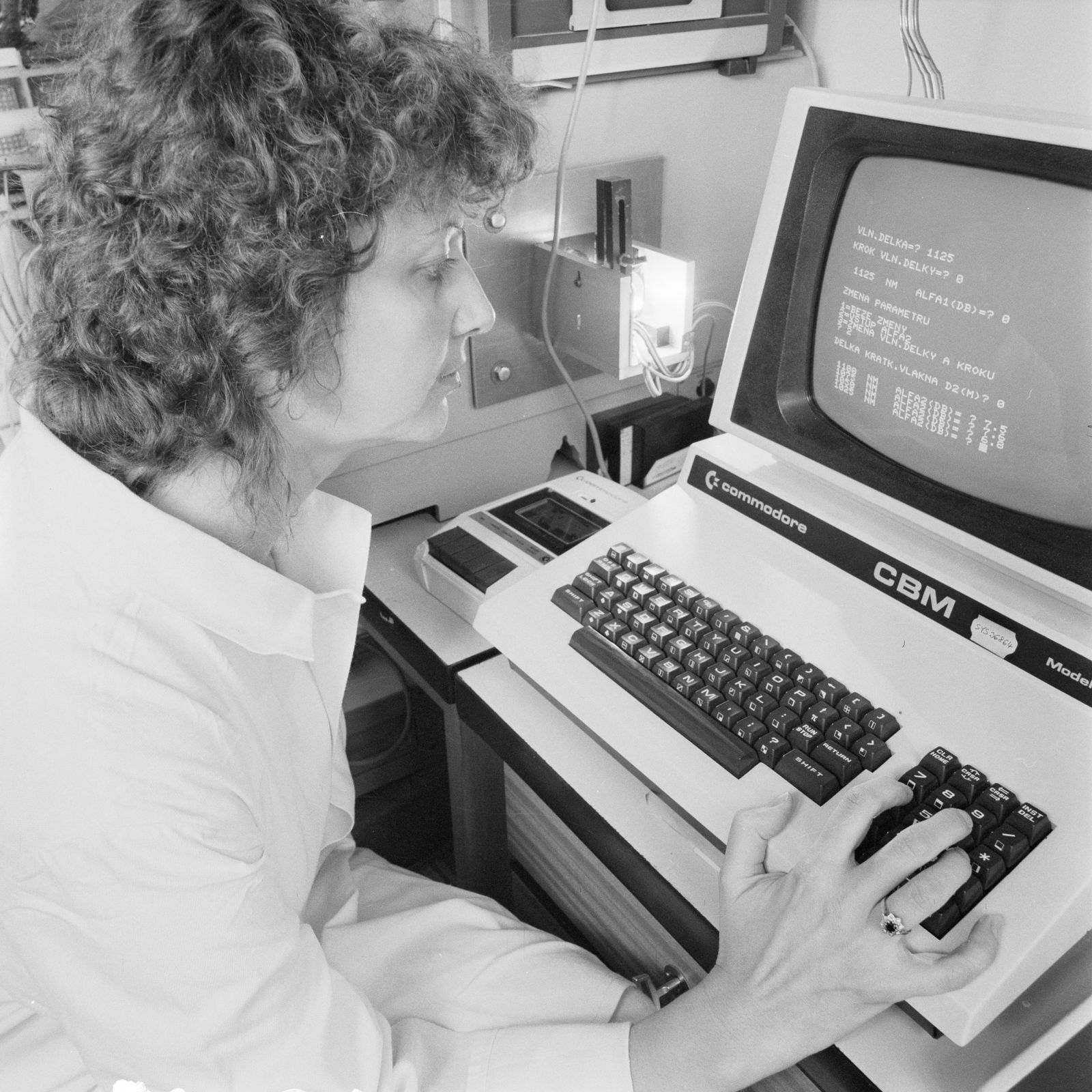 Výroba a výzkum - optický kabel, Akademie věd, věda, optický internet - archivní foto