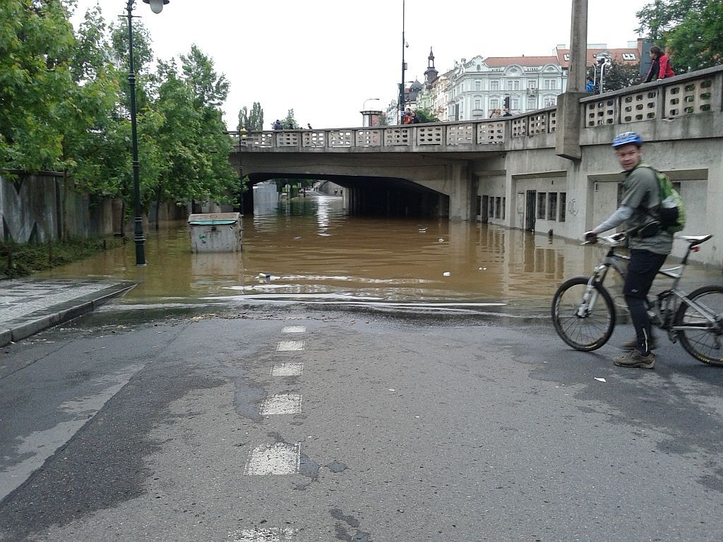 Povodně, Praha, 3. června 2013, na kole